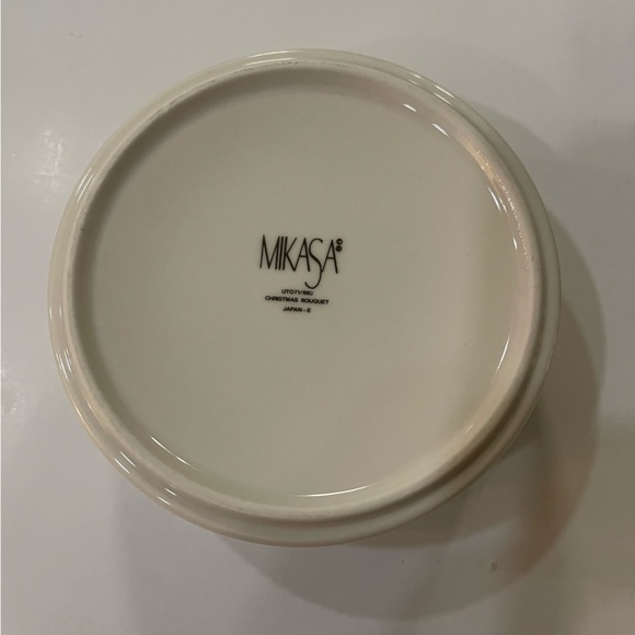 Mikasa Maxima Lidded Christmas Magic Covered, Trinket or Jewelry Box - Picture 4 of 6